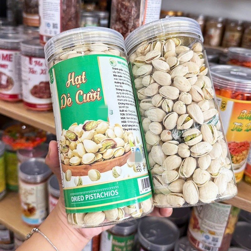 Tại các cửa hàng và trang thương mại điện tử, hộp hạt dẻ cười nhập khẩu (200–320g) giá từ 126.000 – 200.000 đồng/gói. Ảnh: Kho Sỉ ANN