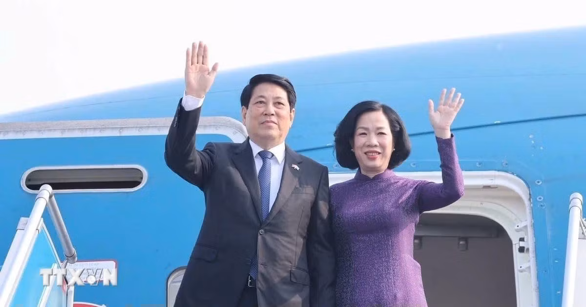 Chủ tịch nước Lương Cường và Phu nhân rời Hà Nội, lên đường dự Phiên Thảo luận chung cấp cao Đại hội đồng Liên hợp quốc Khóa 80, kết hợp hoạt động song phương tại Hoa Kỳ. (Ảnh: Lâm Khánh/TTXVN).