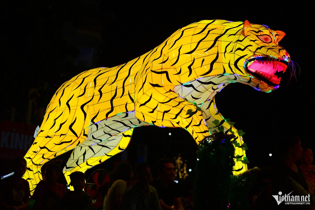 Các mô hình giúp trẻ em hiểu thêm về truyền thuyết, truyện cổ tích Việt Nam, khơi gợi ký ức về tuổi thơ, về tết Trung thu truyền thống. Trong đó hổ cũng là một loài vật gây chú ý, tượng trưng cho sức mạnh và tinh thần dân tộc Việt Nam.