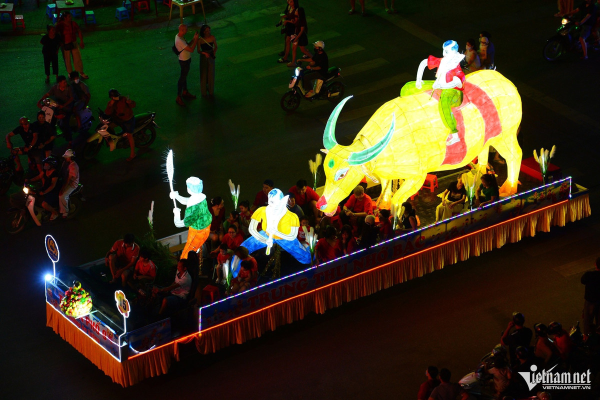 Hình tượng trâu gắn với nền văn minh lúa nước, cần cù lao động, biểu tượng của mùa màng, no đủ.