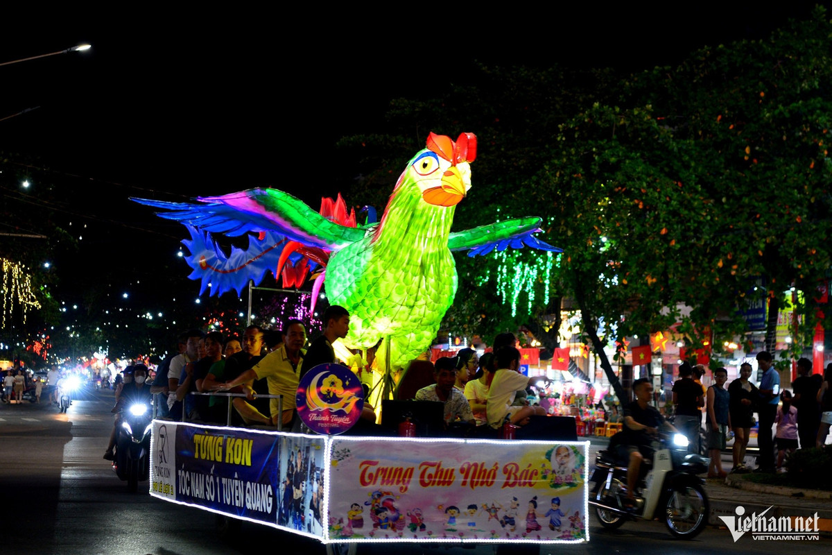 Tham dự ngày hội năm nay có 55 mô hình tiêu biểu của các phường trung tâm như Minh Xuân, An Tường, Nông Tiến, Mỹ Lâm, Bình Thuận và 5 mô hình của Hiệp hội Du lịch tỉnh Tuyên Quang.