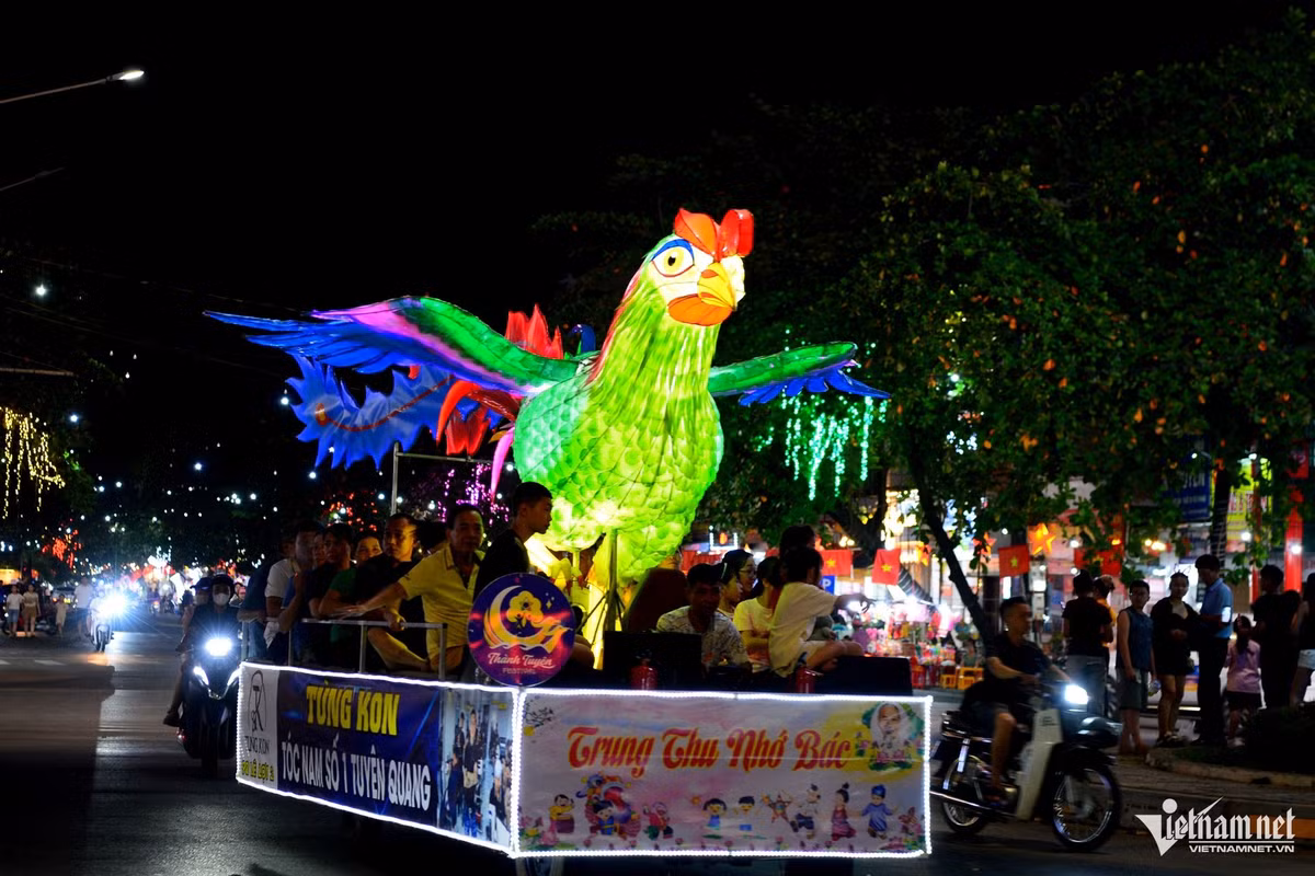 Tham dự ngày hội năm nay có 55 mô hình tiêu biểu của các phường trung tâm như Minh Xuân, An Tường, Nông Tiến, Mỹ Lâm, Bình Thuận và 5 mô hình của Hiệp hội Du lịch tỉnh Tuyên Quang.