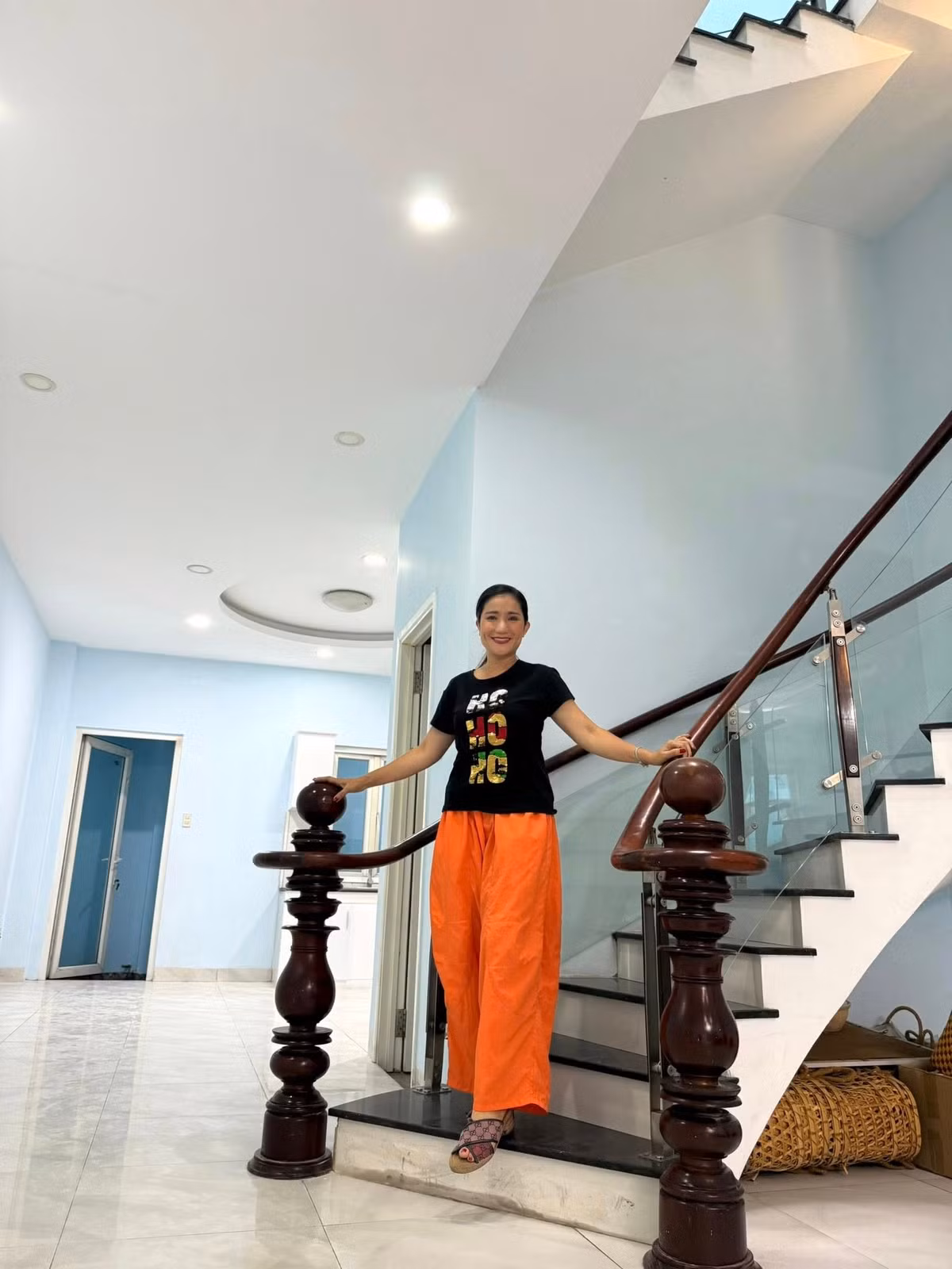 Thông tin này thu hút sự quan tâm của đông đảo người hâm mộ, bởi đây là căn nhà đầu tiên mà nữ NSƯT sở hữu sau nhiều năm gắn bó với nghệ thuật. Ảnh: FBNV