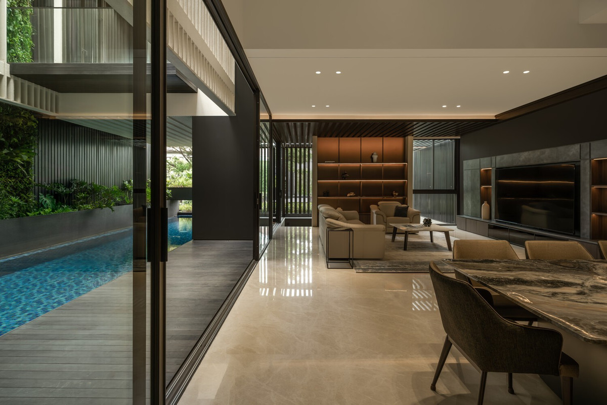 Tầng một bao gồm gara, sảnh chính, lõi giao thông thẳng đứng – cầu thang và thang máy – được ốp đá cẩm thạch. Ảnh: Arte Haus