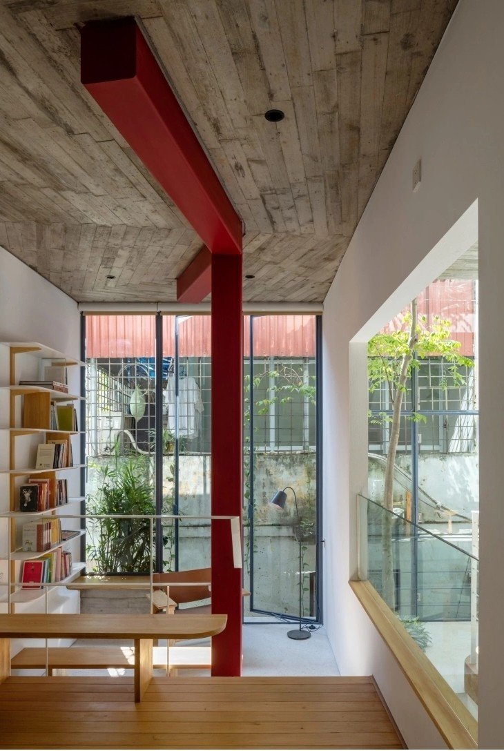 Sự đa dạng về vật liệu, sân thượng xanh và các khu vực trồng cây làm phong phú thêm trải nghiệm không gian và vi khí hậu. Ảnh: Hoàng Lê