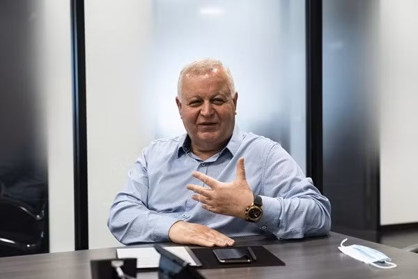 Sự tham gia vào công nghệ vũ trụ, cùng với quan hệ đối tác với NASA và các công ty vũ trụ tư nhân, đã đưa Kam Ghaffarian trở thành một trong những doanh nhân Iran thành công nhất. Ảnh: CNBC