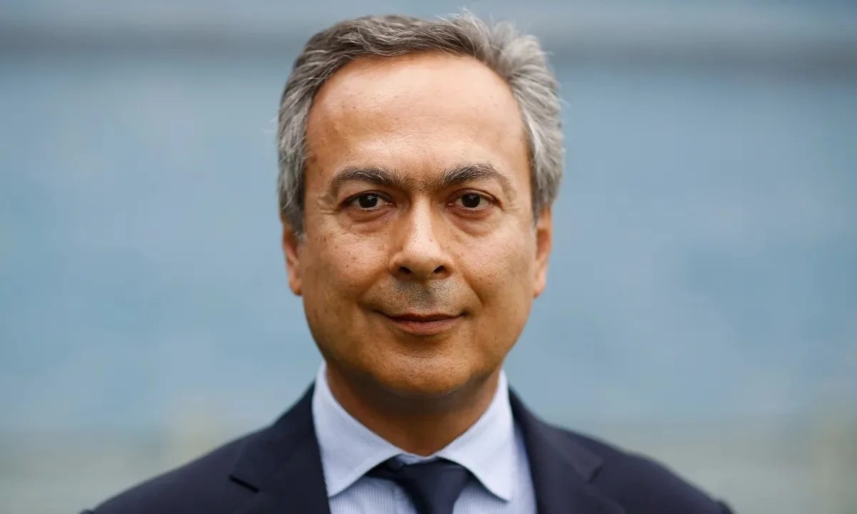 Farhad Moshiri (3,5 tỷ USD) là tỷ phú người Anh gốc Iran được biết đến với khoản đầu tư vào Câu lạc bộ bóng đá Everton. Tài sản của ông đến từ USM Holdings, một công ty đa quốc gia đầu tư vào khai khoáng, viễn thông và sản xuất thép. Ảnh: Fineducke