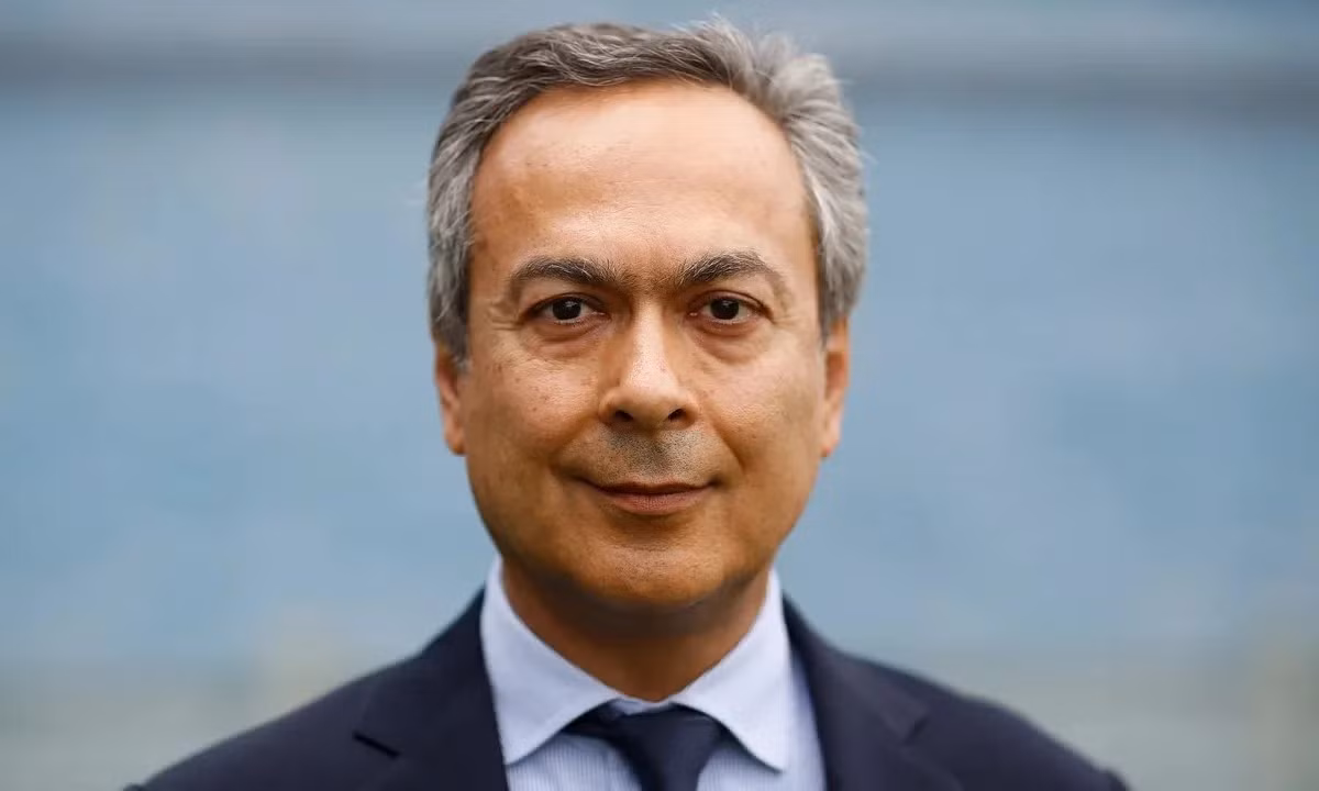 Farhad Moshiri (3,5 tỷ USD) là tỷ phú người Anh gốc Iran được biết đến với khoản đầu tư vào Câu lạc bộ bóng đá Everton. Tài sản của ông đến từ USM Holdings, một công ty đa quốc gia đầu tư vào khai khoáng, viễn thông và sản xuất thép. Ảnh: Fineducke