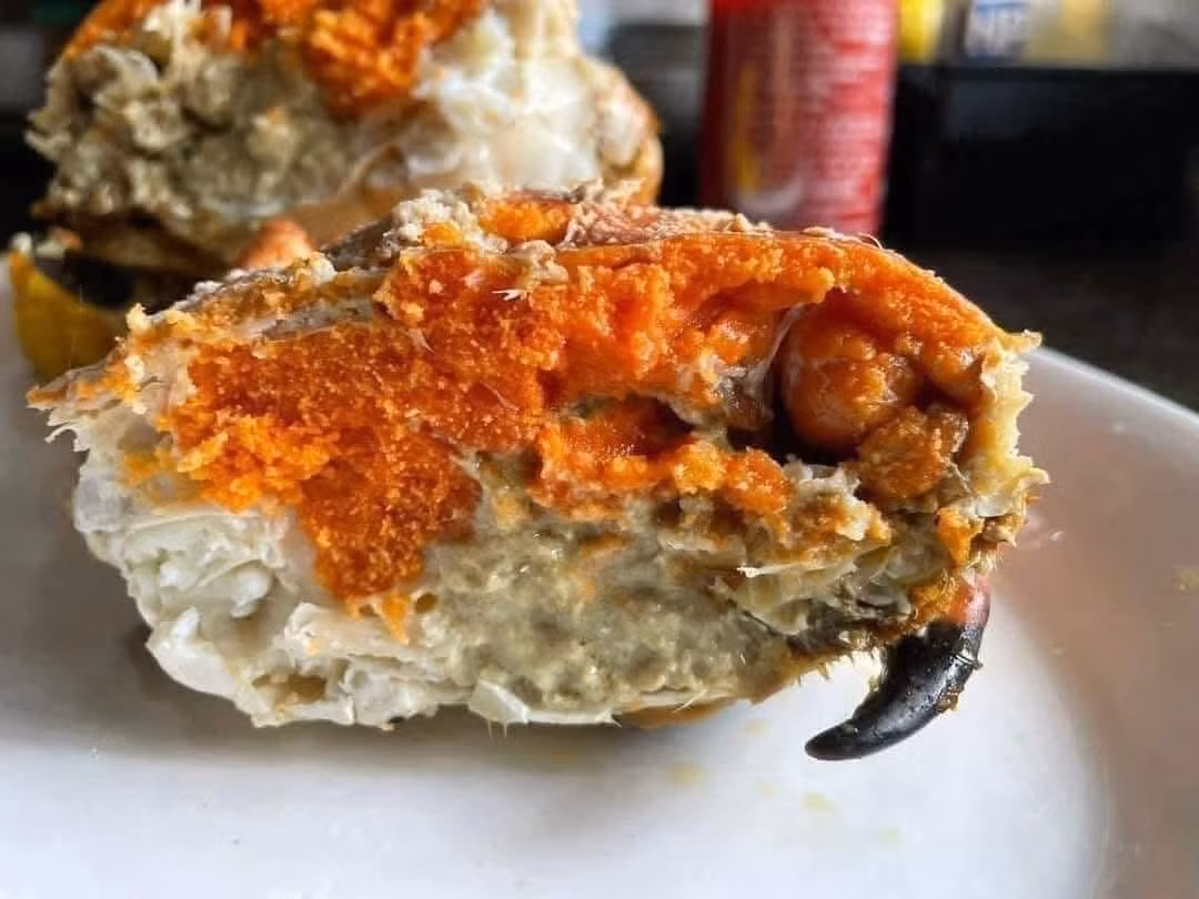 Không những vậy, người bán còn bao chất lượng từng con, chấp nhận 1 đổi 1 nếu khách mua về ăn mà cua bị hỏng. Ảnh: Facebook