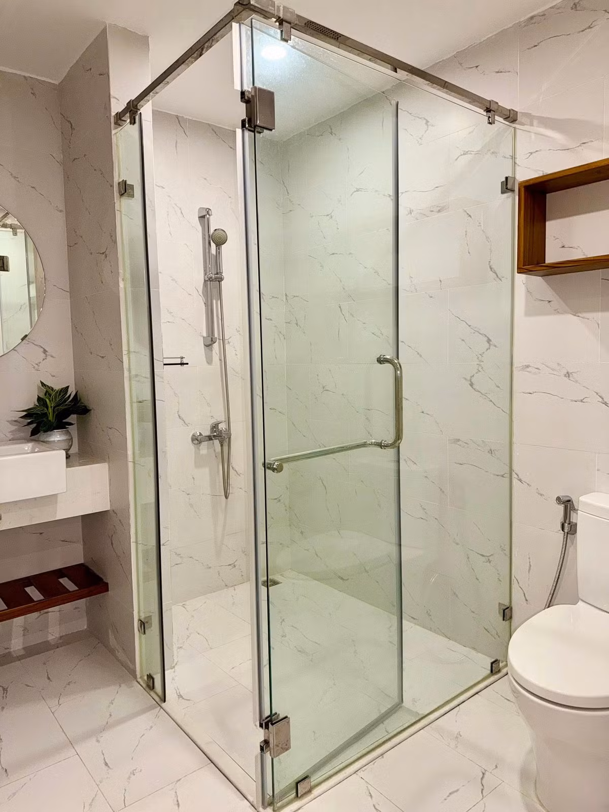 Phòng tắm nhỏ xinh nhưng hiện đại. Ảnh: FB Trang Hoàng