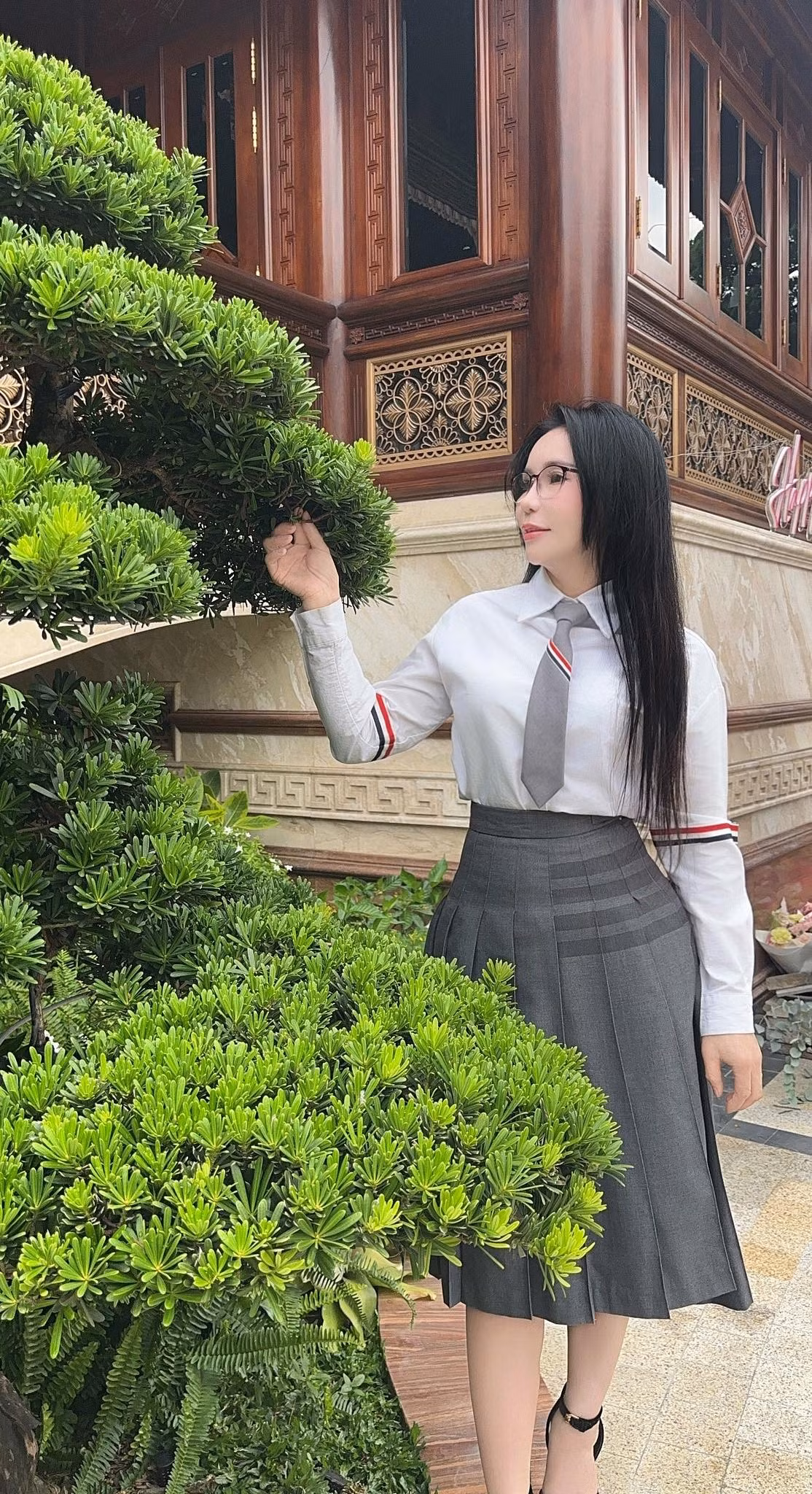 Dưới phần bình luận, nhiều người gửi lời cảm ơn sự sẻ chia, hỗ trợ kịp thời của nữ doanh nhân đến với bà con vừa chịu thiệt hại nặng nề sau bão số 10. Ảnh: FB Mai Lisa