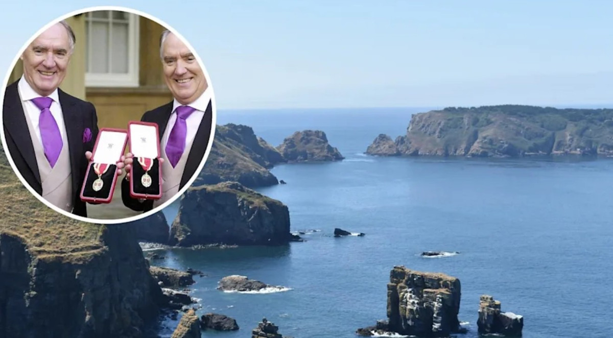 Hai anh em tỷ phú Barclay – từng là chủ sở hữu tờ The Telegraph và khách sạn Ritz London, đã mua lại đảo Brecqhou năm 1993. Ảnh: BI