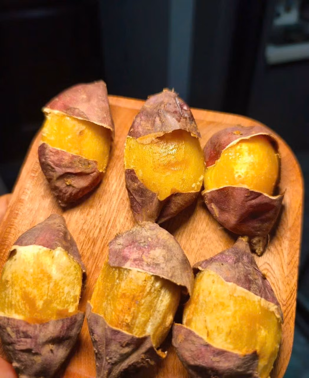 Tuy nhiên, chị Vân Anh nhấn mạnh rằng, khoai lang sầu riêng chỉ là cái tên, không có mùi thơm và vị béo ngậy như sầu riêng. Ảnh: Facebook