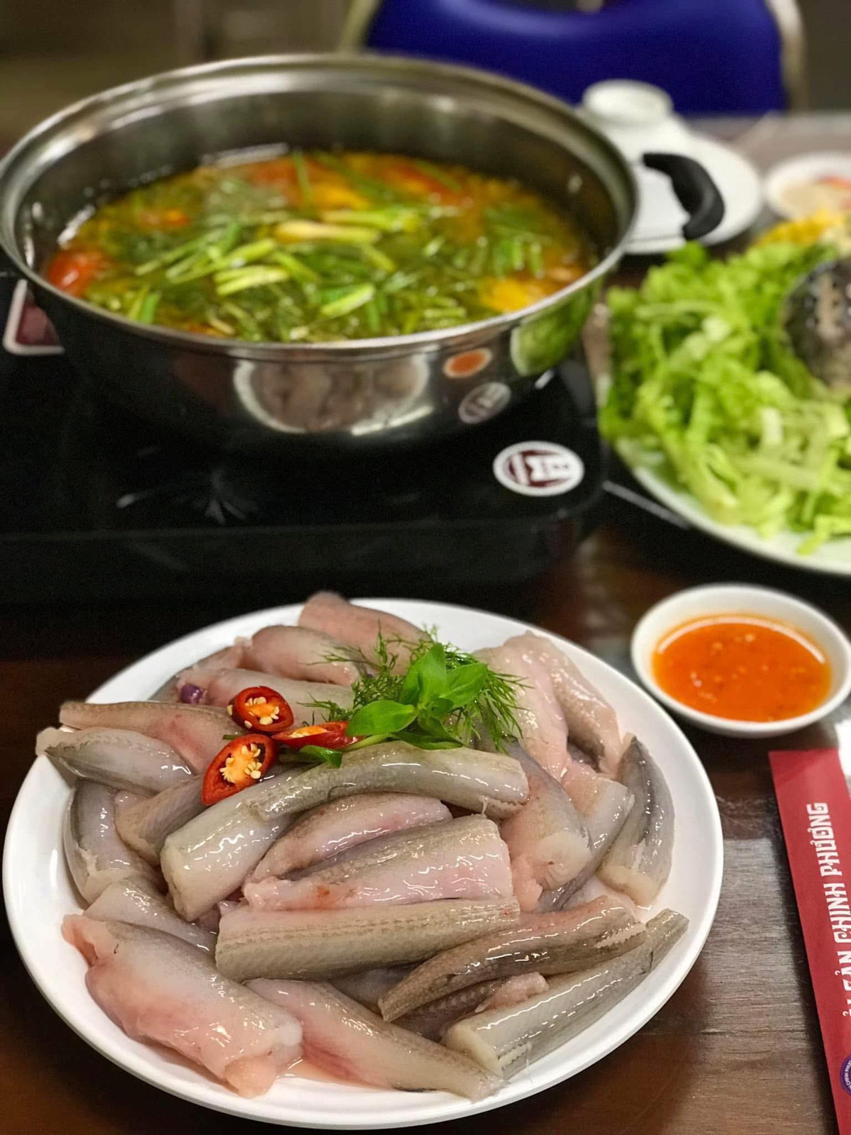 Vì vậy, cá khoai trở thành đặc sản được săn đón, góp mặt trong thực đơn nhiều nhà hàng, khách sạn. Ảnh: FB Chinh Phương