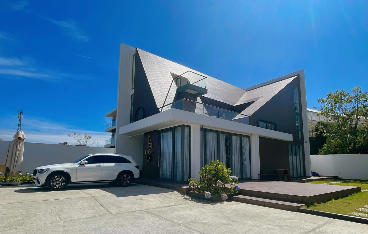 Khi còn bên nhau, Tóc Tiên - Hoàng Touliver sở hữu nhiều tài sản có giá trị. Trong đó có villa EKEhaus rộng khoảng 300 m2 tại TP Đà Lạt (cũ), Lâm Đồng. Ảnh: FB EKEhaus Đà Lạt