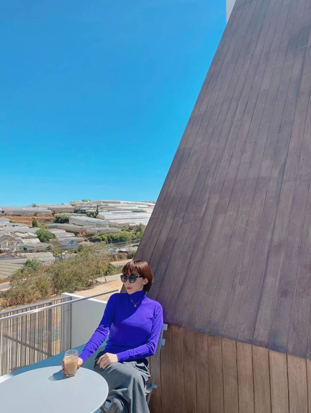 Không chỉ đơn thuần là nơi nghỉ ngơi mỗi khi rời xa thành phố, căn biệt thự từng được nữ ca sĩ đầu tư bài bản để khai thác lưu trú, đón khách du lịch. Ảnh: Facbook