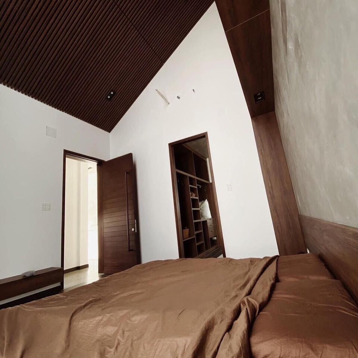 Như vậy, biệt thự "tiền tỷ" của Tóc Tiên nhiều khả năng vẫn đang được khai thác lưu trú, dù không còn được truyền thông rầm rộ hay cập nhật thường xuyên trên mạng xã hội như trước. Ảnh: FB EKEhaus Đà Lạt