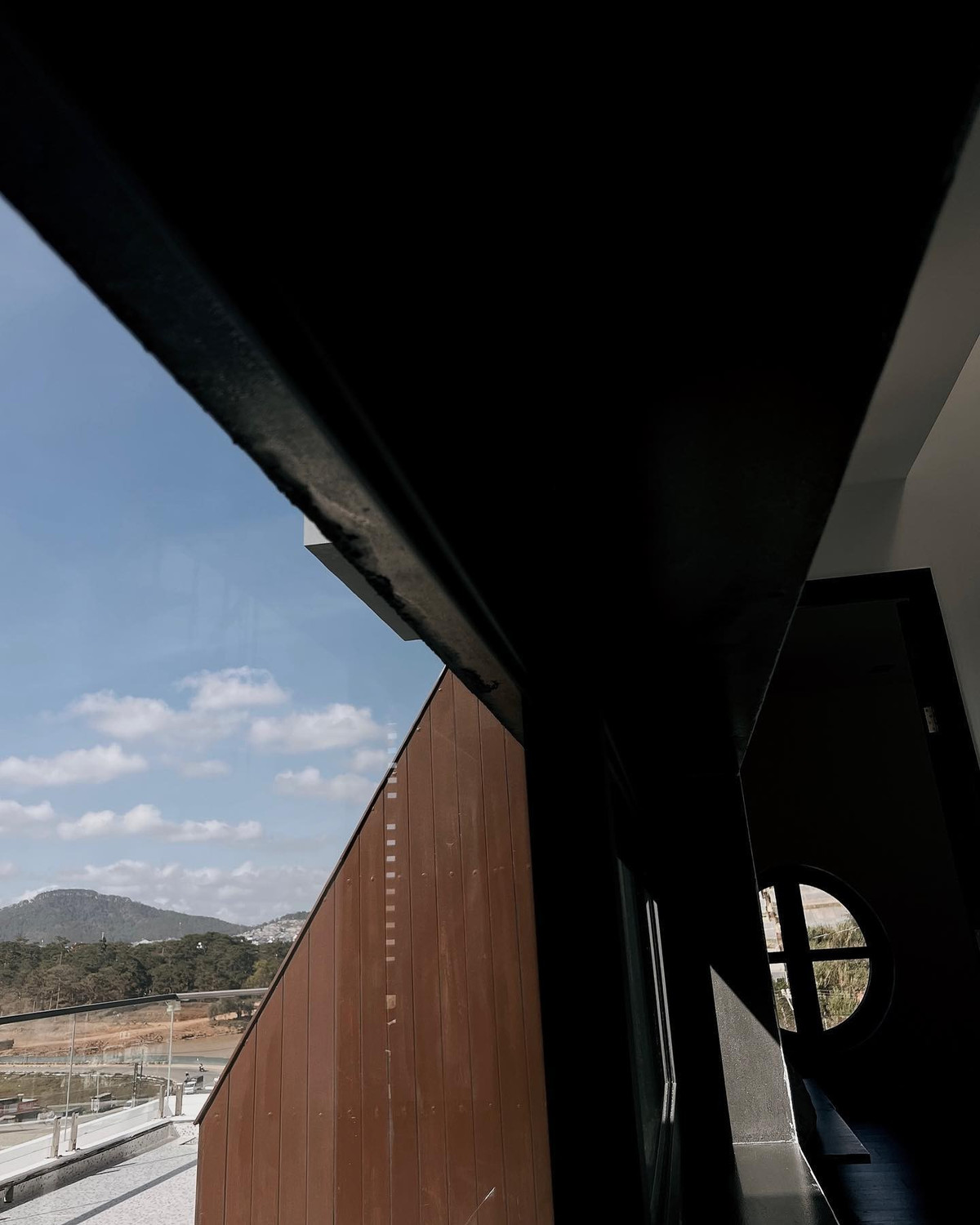 Không gian hài hòa giữa tiện nghi hiện đại và cảm giác gần gũi với thiên nhiên, đúng tinh thần nghỉ dưỡng khi du khách đến Đà Lạt. Ảnh: FB EKEhaus Đà Lạt