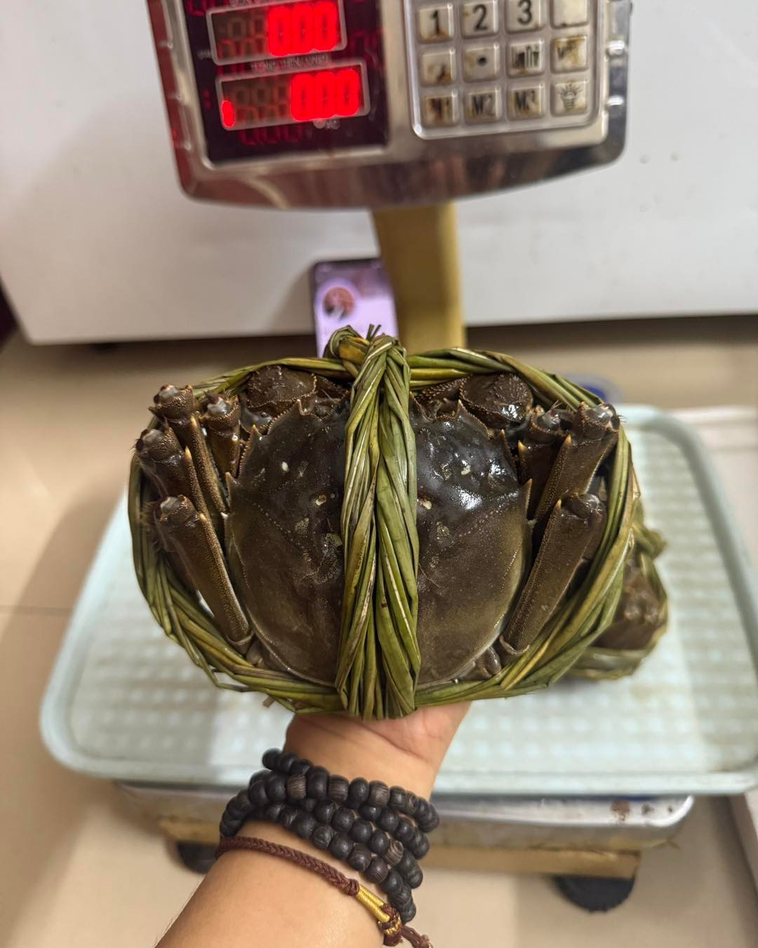 Trước đây, cua lông Trung Quốc giá khoảng một triệu đồng/kg, nhưng hiện giá bán phổ biến chỉ vài trăm nghìn mỗi kg. Ảnh: Facebook