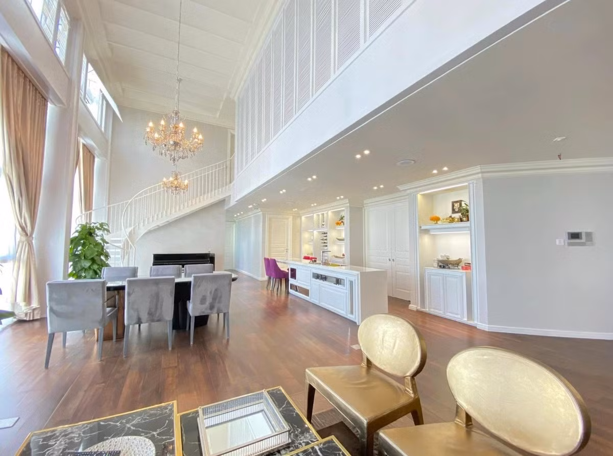 Năm 2020, Trương Ngọc Ánh chuyển sang penthouse xa hoa không kém, rộng hơn 300m2, cũng tọa lạc tại Quận 2 cũ. Ảnh: FBNV