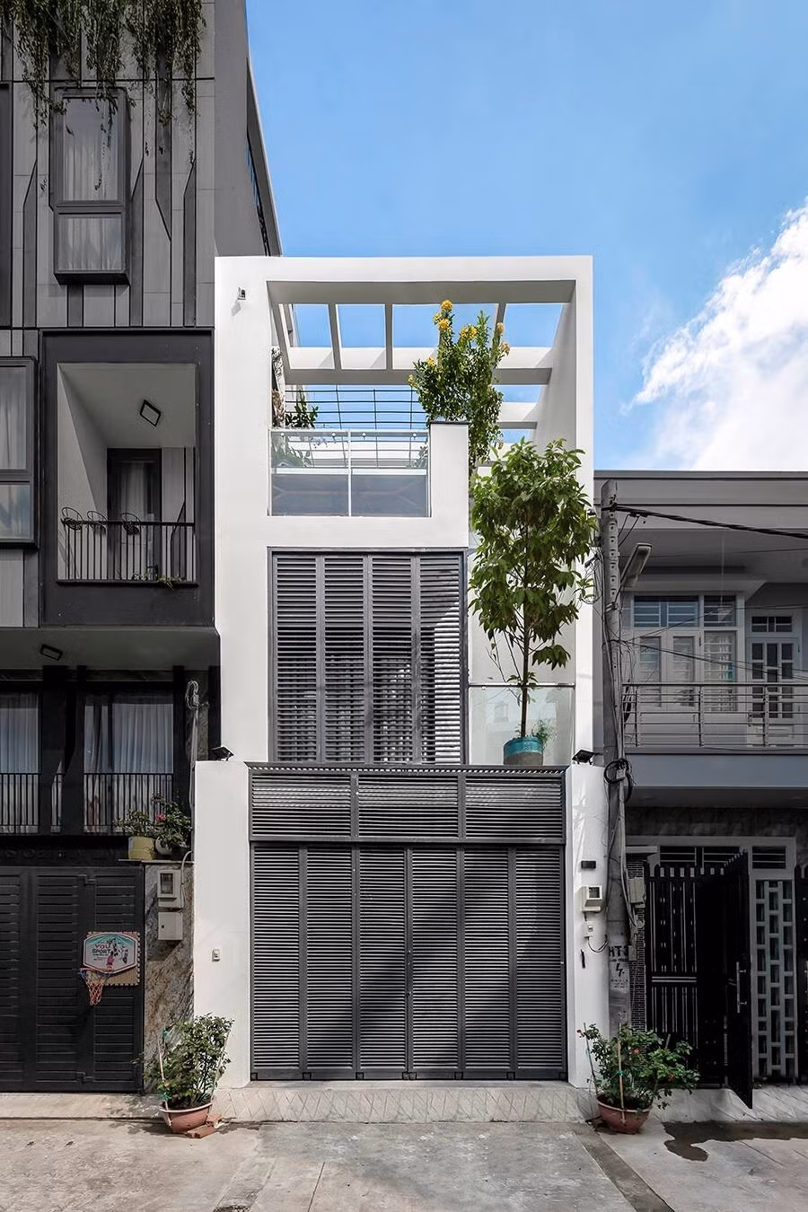 Tọa lạc tại TP HCM, Nhà Mai Hương được thiết kế cho gia đình 4 người gồm ba mẹ và hai con trai. Ảnh: Bùi Minh Quốc