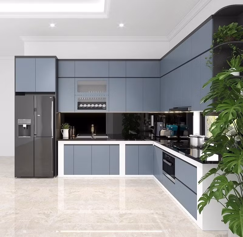 Quầy bếp chạy dọc hai cạnh tường kết hợp tủ kịch trần, hộc kéo đa tầng và phụ kiện lưu trữ thông minh góp phần tăng đáng kể diện tích sử dụng nhưng vẫn đảm bảo bố cục gọn gàng, khoa học. Ảnh: Nhadecor