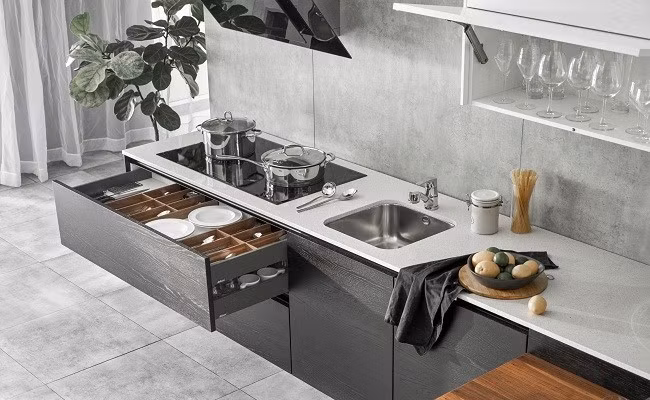 Năm 2026 sẽ chứng kiến sự bùng nổ của công nghệ thông minh trong nhà bếp. Các thiết bị được kết nối Wi-Fi, hệ thống điều khiển qua smartphone và tích hợp sạc không dây trong nội thất giúp người dùng điều chỉnh mọi thứ chỉ bằng vài thao tác chạm. Ảnh: Thegioimoc