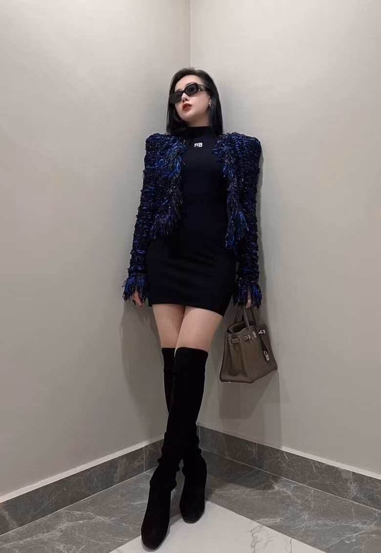 Nổi bật nhất trong bộ sưu tập túi hiệu của Phương Oanh là Hermès Birkin 25 Etoupe Togo trị giá khoảng hơn 600-700 triệu đồng. Ảnh: Facebook