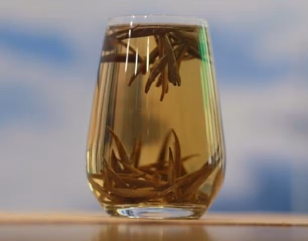 Khi pha, hương thơm tỏa ra đặc trưng và giữ lâu hơn hẳn những loại trà bình thường. Ảnh: Internet