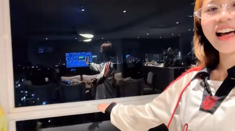 Từ căn hộ của Phạm Quỳnh Anh có thể ngắm trọn cảnh quan thành phố. Ảnh chụp màn hình