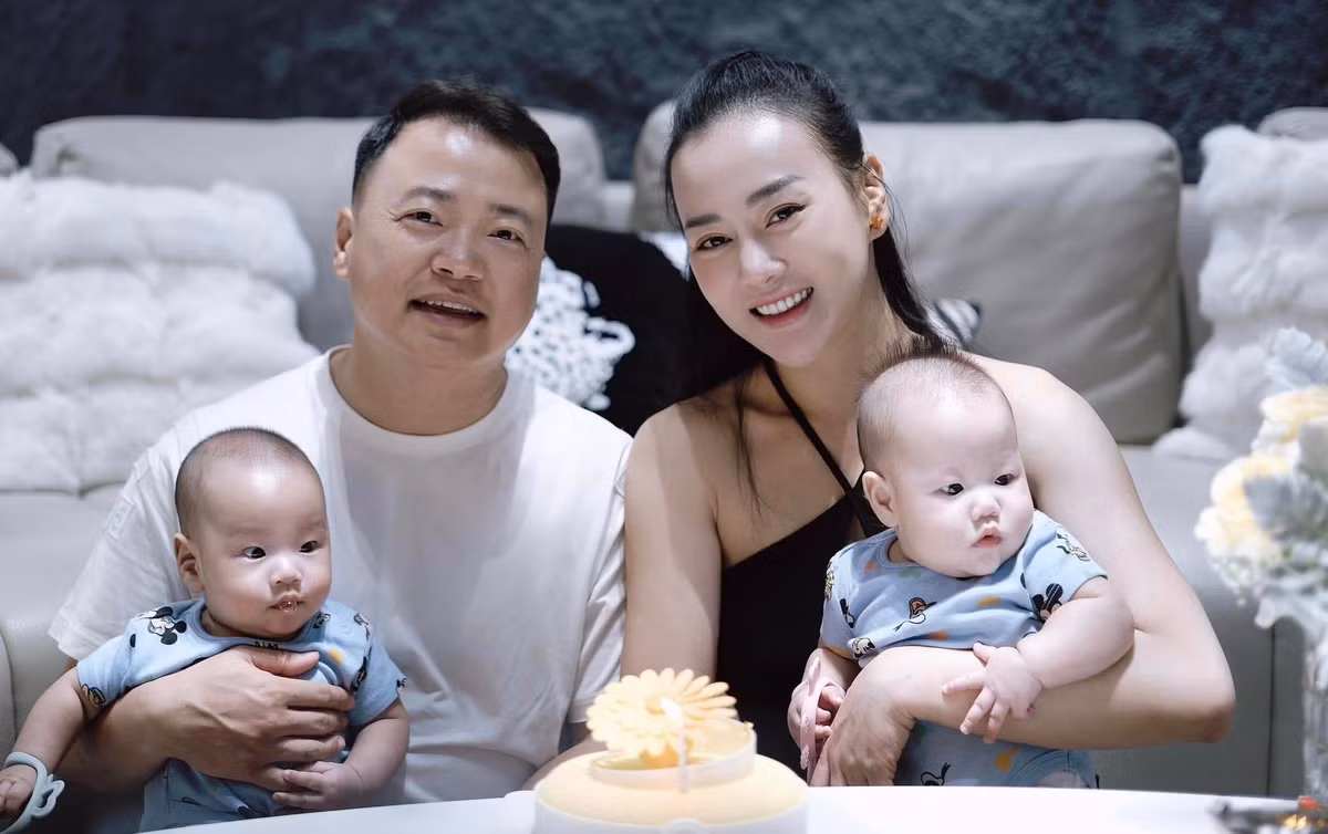 Sau hơn 2 năm hôn nhân, vợ chồng Phương Oanh - Shark Bình có cuộc sống hạnh phúc bên cặp song sinh trong biệt thự liền kề sang trọng tại Hà Nội. Ảnh: FB Đỗ Phương Oanh