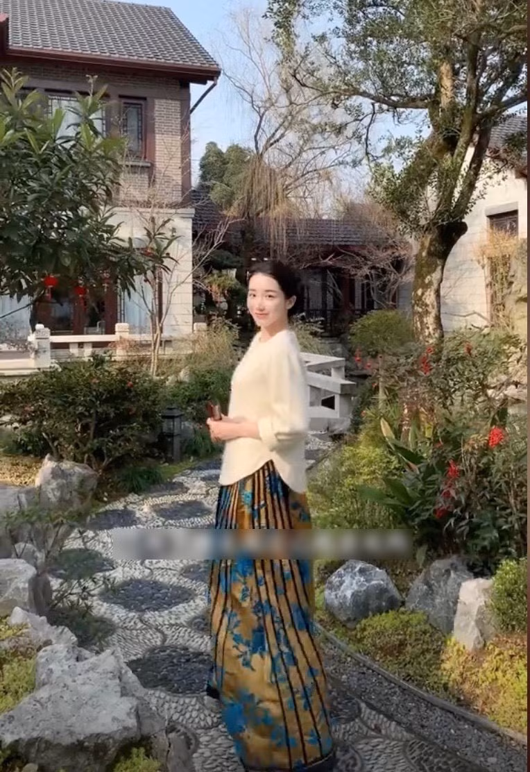 Không chỉ là biểu tượng của sự giàu có, biệt thự của nhà chồng Đảo Hỷ Nhi còn phản ánh lối sống nghệ thuật, sâu sắc và đầy triết lý. Ảnh chụp màn hình