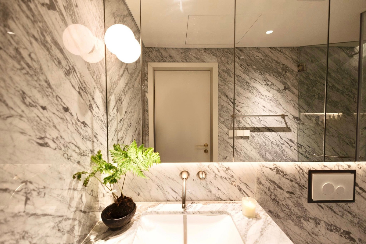 Phòng tắm ốp đá marble tự nhiên sang trọng. Ảnh: FB Thanh Thanh Huyền