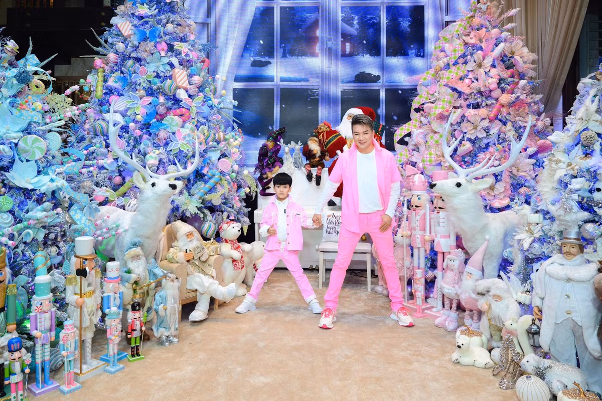 Mới đây, trên trang cá nhân, ca sĩ Đàm Vĩnh Hưng thông báo rời khỏi căn biệt thự gắn bó suốt 17 năm tại khu cư xá Bắc Hải, TP HCM. Ảnh: FBNV