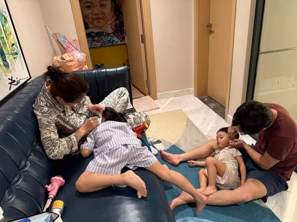 Thoát vai tổng giám đốc của Quốc Cường Gia Lai, nam doanh nhân về nhà nhập vai "bố bỉm", có thời gian rảnh rỗi là dành cho gia đình và các con. Ảnh: FBNV