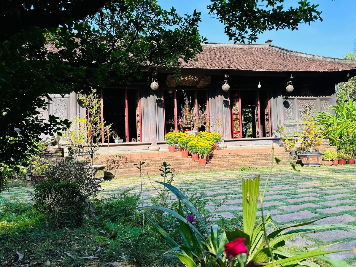 Ngôi nhà chính 3 gian là một căn nhà cổ được Hoàng Mập mua ở Nam Định, sau đó thuê đội thợ từ Bắc vào lắp ráp. Ảnh: FB Hoàng Minh Bùi