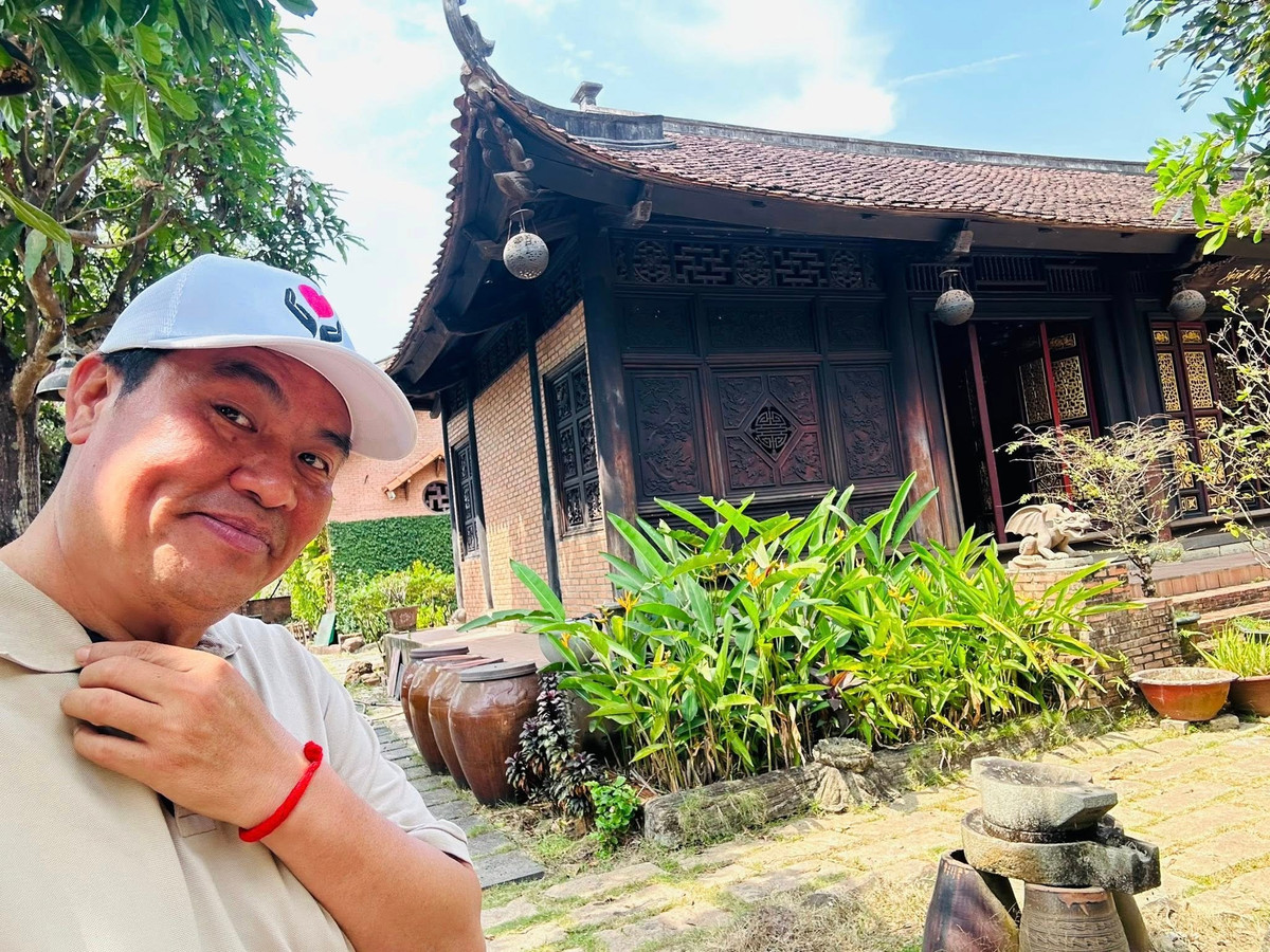 Mới đây, nghệ sĩ Hoàng Mập chia sẻ việc đã chuyển từ ngôi nhà cổ rộng 1.600 m2 ở Đồng Nai để tới sinh sống tại Di Linh, Lâm Đồng. Ảnh: FB Hoàng Minh Bùi