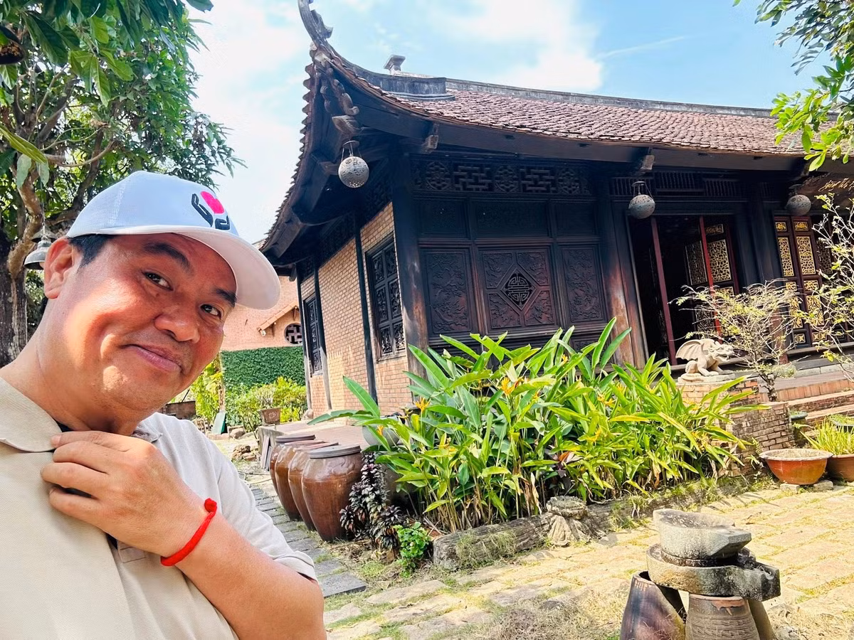 Mới đây, nghệ sĩ Hoàng Mập chia sẻ việc đã chuyển từ ngôi nhà cổ rộng 1.600 m2 ở Đồng Nai để tới sinh sống tại Di Linh, Lâm Đồng. Ảnh: FB Hoàng Minh Bùi