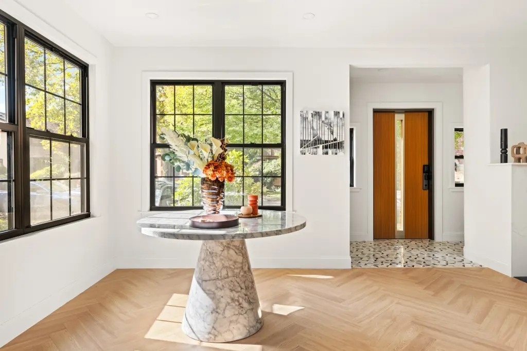 View - Cận cảnh ngôi nhà thơ ấu của ông Trump rao bán hơn 60 tỷ đồng | Báo Tri thức và Cuộc sống - TIN TỨC PHỔ BIẾN KIẾN THỨC 24H