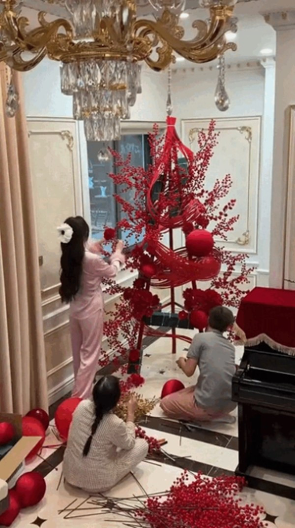 Đoạn video ghi lại quá trình decor được đăng tải trên TikTok nhanh chóng hút gần 1 triệu lượt xem. Ảnh chụp màn hình