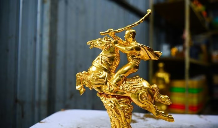 Những tác phẩm này có giá lên tới vài chục triệu đồng. Ảnh: Suckhoedoisong