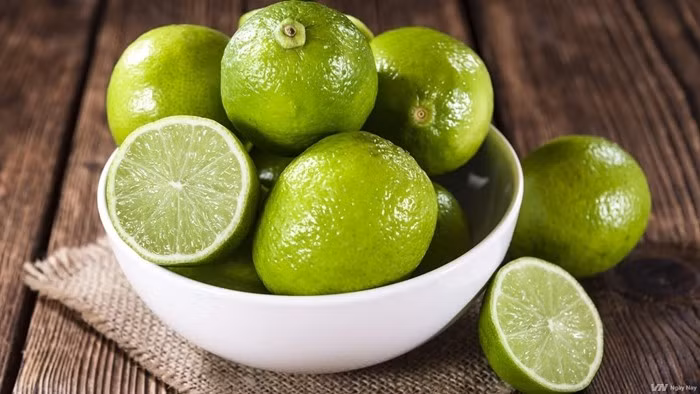 Chanh Việt Nam được ưa chuộng nhờ mùi thơm dịu, vị thanh và không hạt, được xem là vượt trội so với chanh nhập từ các quốc gia khác. Ảnh: VietLinh Agrimex