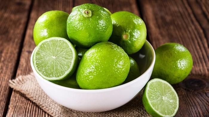 Giá chanh không hạt tại vườn ở Việt Nam dao động từ 15.000-25.000 đồng/kg. Trong khi đó, giá bán lẻ tại siêu thị, chợ có thể từ 25.000 - 35.000 đồng/kg. Ảnh: Facebook