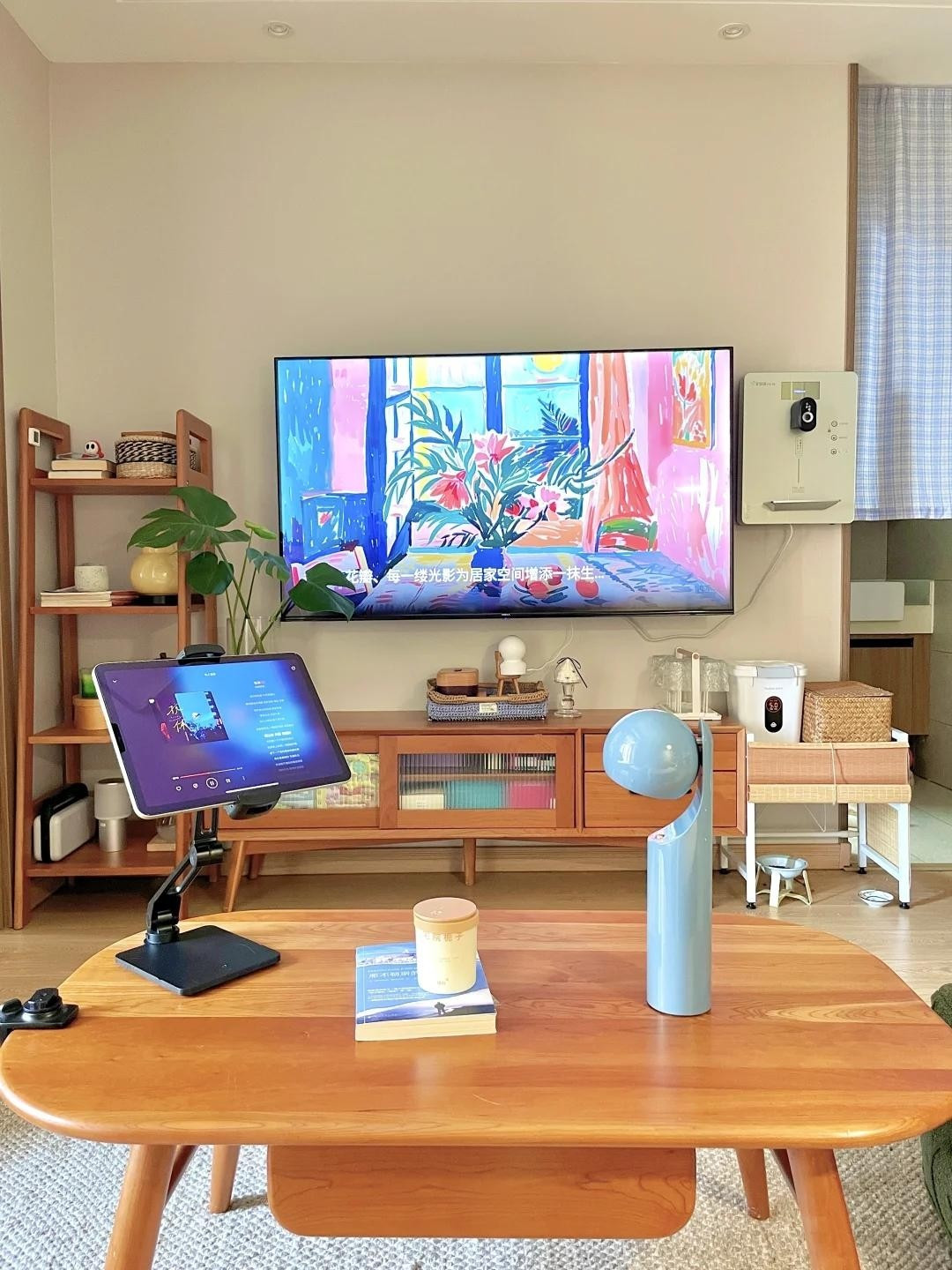 Toàn bộ không gian có tông gỗ sáng kết hợp ánh sáng ấm, tạo cảm giác dễ chịu. Ảnh: Toutiao