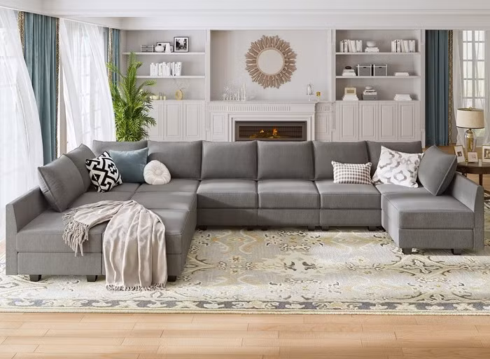Bộ sofa đắt tiền trở thành vật trang trí, thậm chí nhanh chóng xuống màu do ít được bảo dưỡng. Với những căn hộ diện tích nhỏ, sofa cỡ lớn còn khiến không gian bí bách, cản trở di chuyển. Ảnh: Amazon