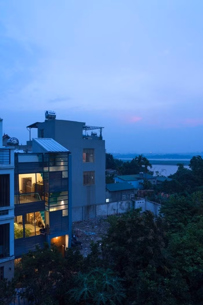 Khu đất ban đầu Kirin House tọa lạc là một mảnh vườn. Chủ cũ đã chia nhỏ mảnh vườn ra để bán. Nhờ vậy, mảnh đất sở hữu nhiều cây xanh lâu năm trước đó. Ảnh: Triệu Chiến