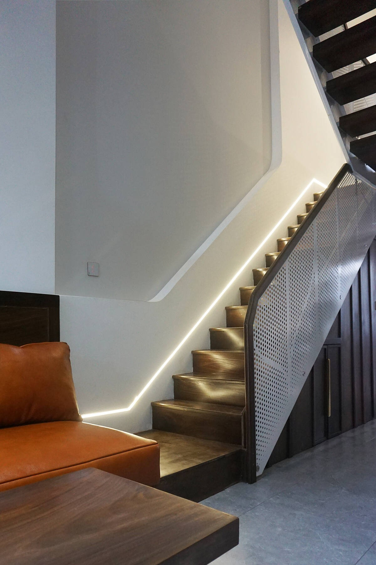 Khu vực cầu thang trở thành một điểm nhấn trong kiến trúc. Ảnh: Lê Quang Bình