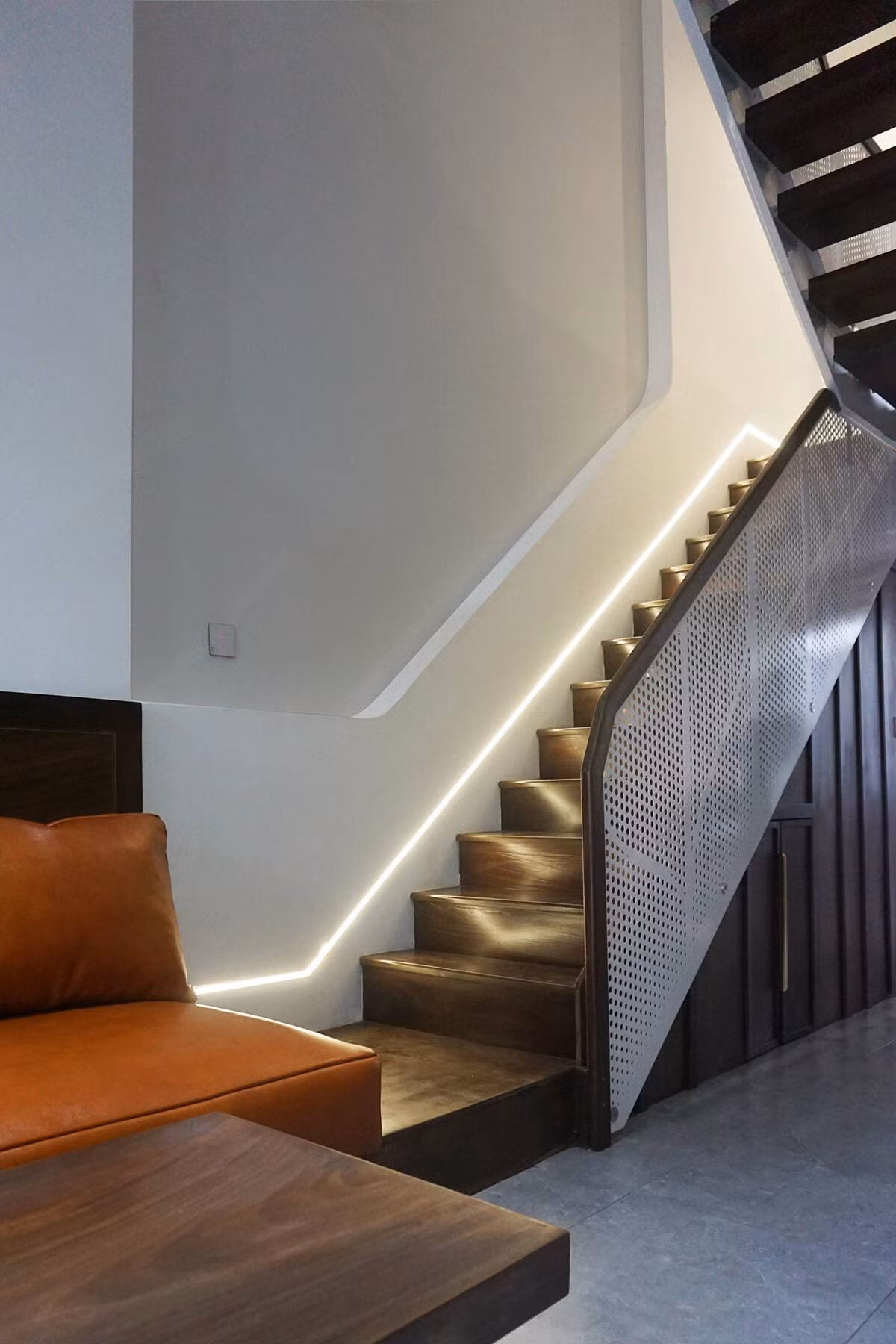 Khu vực cầu thang trở thành một điểm nhấn trong kiến trúc. Ảnh: Lê Quang Bình