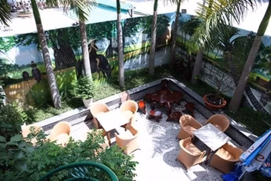 Công trình vừa là nơi ở vừa được tận dụng để kinh doanh khách sạn. Ảnh: FBNV