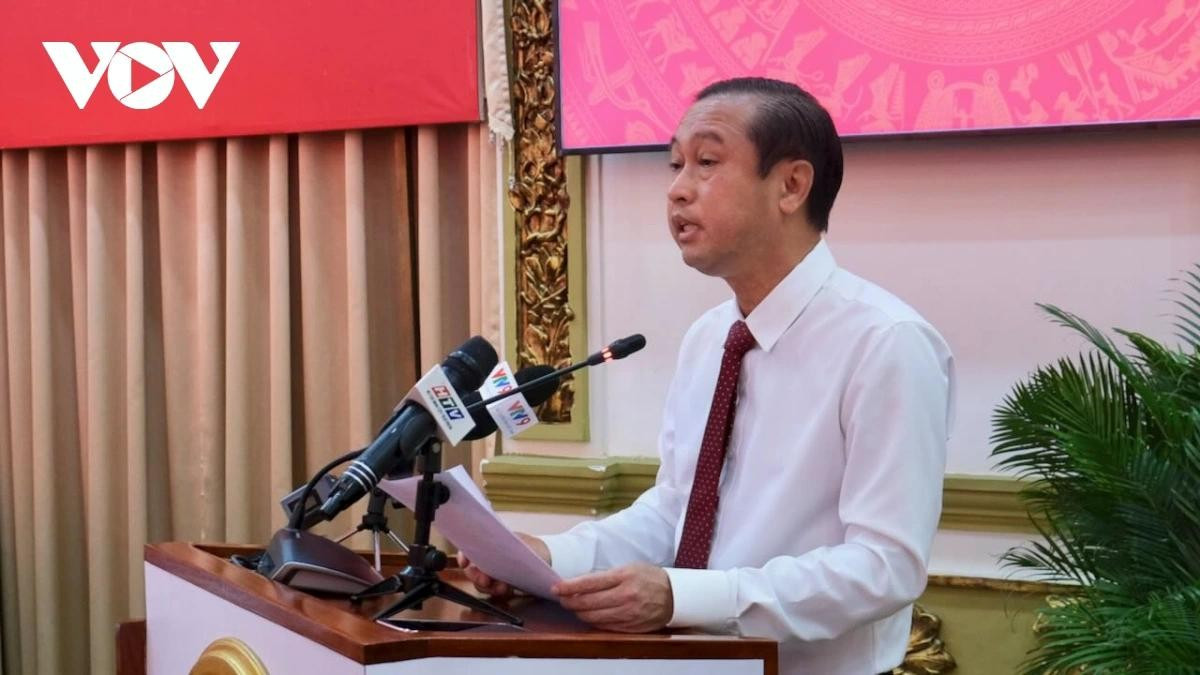 Ông Huỳnh Thanh Nhân - Phó Chủ tịch HĐND thành phố, Phó Chủ tịch Ủy ban bầu cử thành phố thông tin tại hội nghị. (Ảnh: Duy Phương)